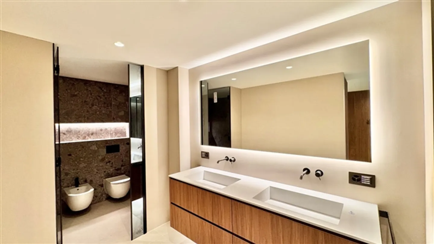 New luxurious apartment directly on Lake Lugano - Photo 4 of 20