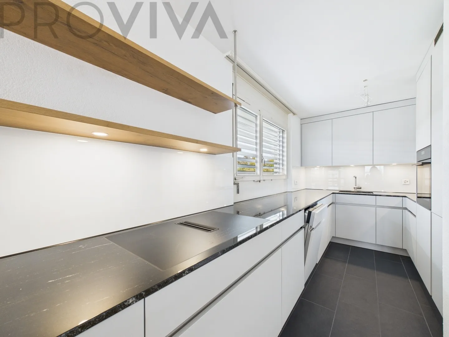 Con molti extra come piscina coperta, sauna, sala feste e palestra - Foto 5 di 9