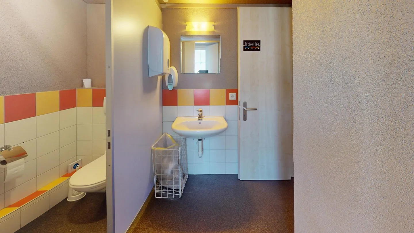 Charmant immeuble résidentiel et commercial au cœur d'Altstätten à vendre - Photo 7 sur 14