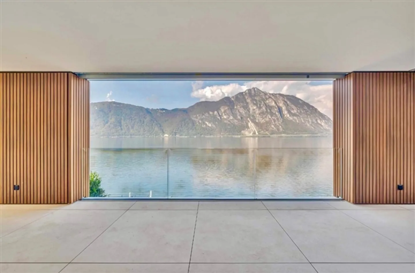 New luxurious apartment directly on Lake Lugano - Photo 2 of 20