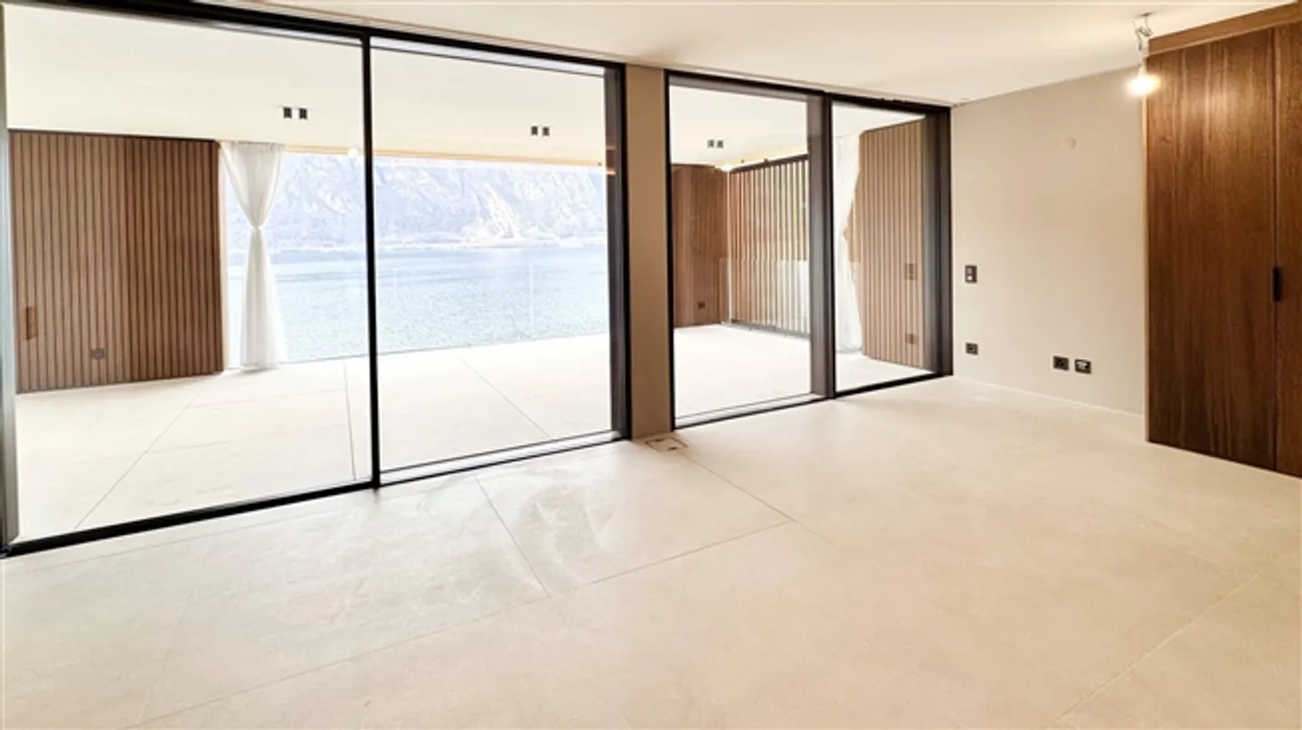 New luxurious apartment directly on Lake Lugano - Photo 3 of 20