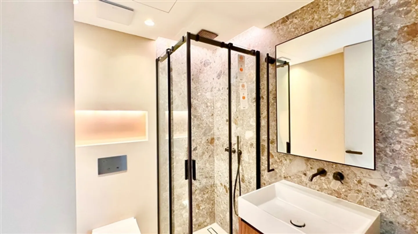 New luxurious apartment directly on Lake Lugano - Photo 7 of 20