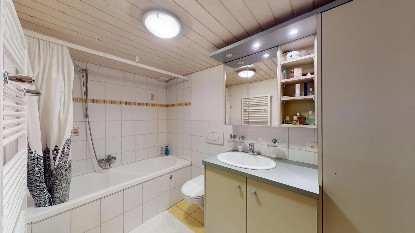 Charmant immeuble résidentiel et commercial au cœur d'Altstätten à vendre - Photo 10 sur 14