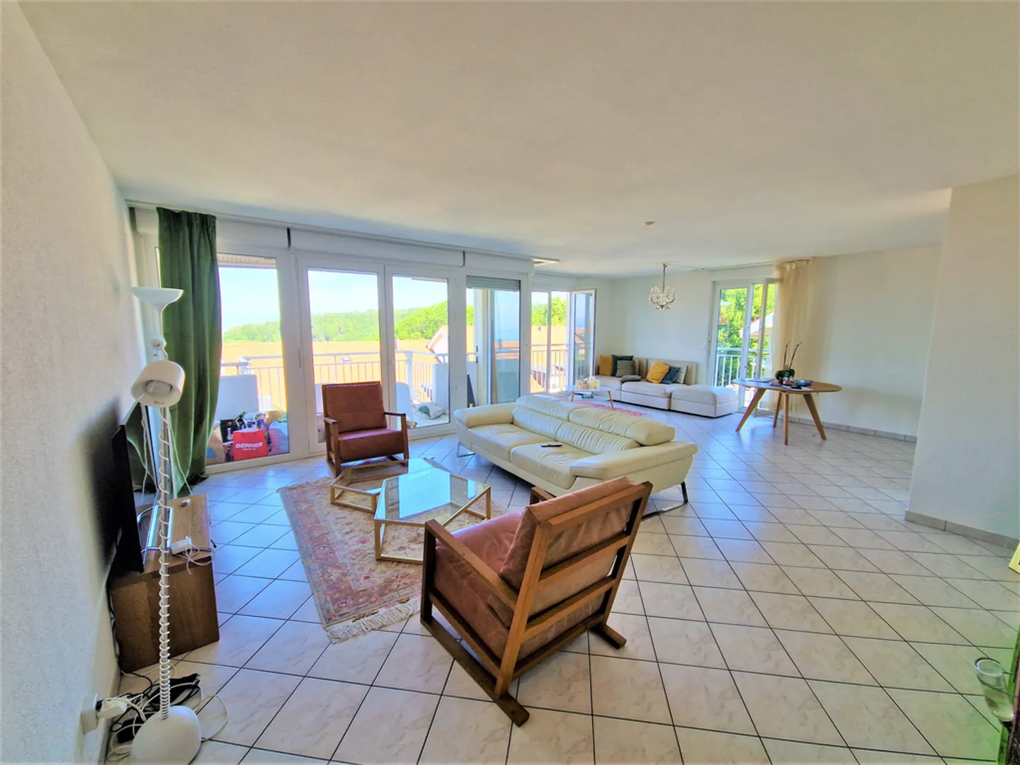 Bel appartement de 5.5 pièces spacieux avec vue lac - Photo 2 sur 12