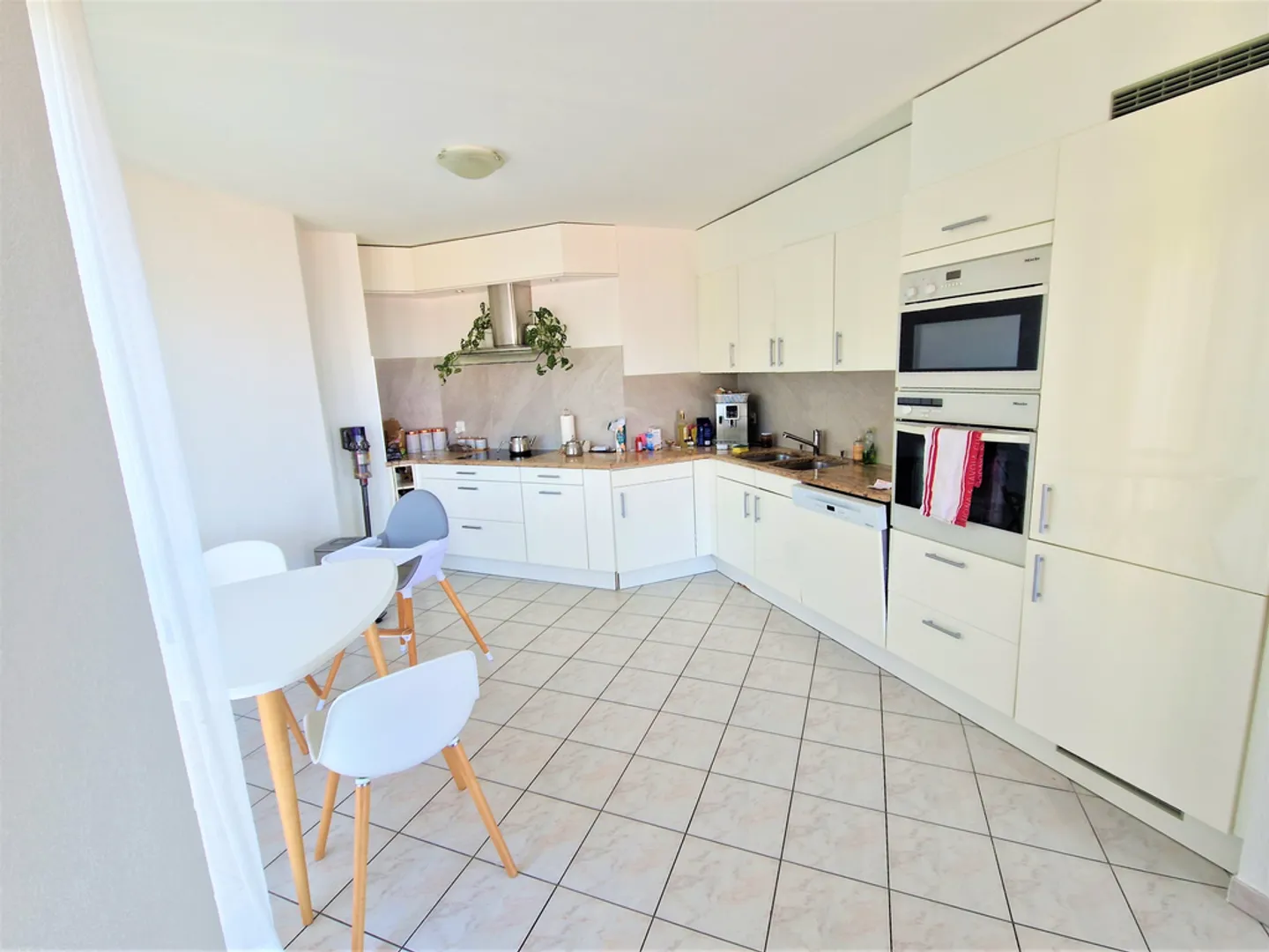 Bel appartement de 5.5 pièces spacieux avec vue lac - Photo 3 sur 12