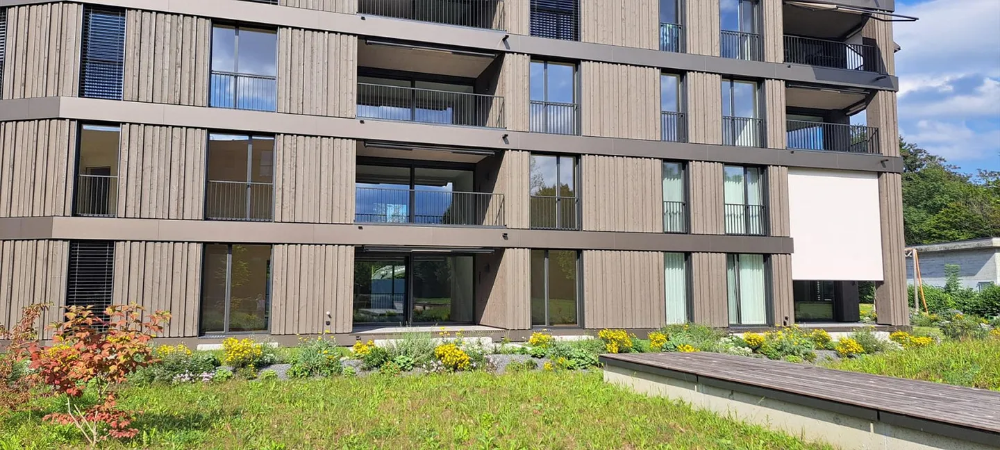 Appartement moderne de 4,5 pièces avec jardin et garage à Emmen - Photo 4 sur 26