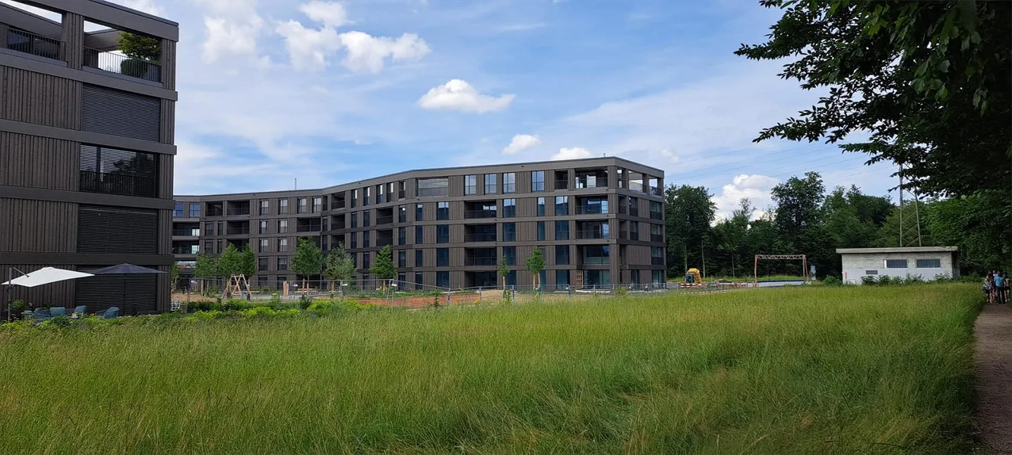 Appartement moderne de 4,5 pièces avec jardin et garage à Emmen - Photo 3 sur 26