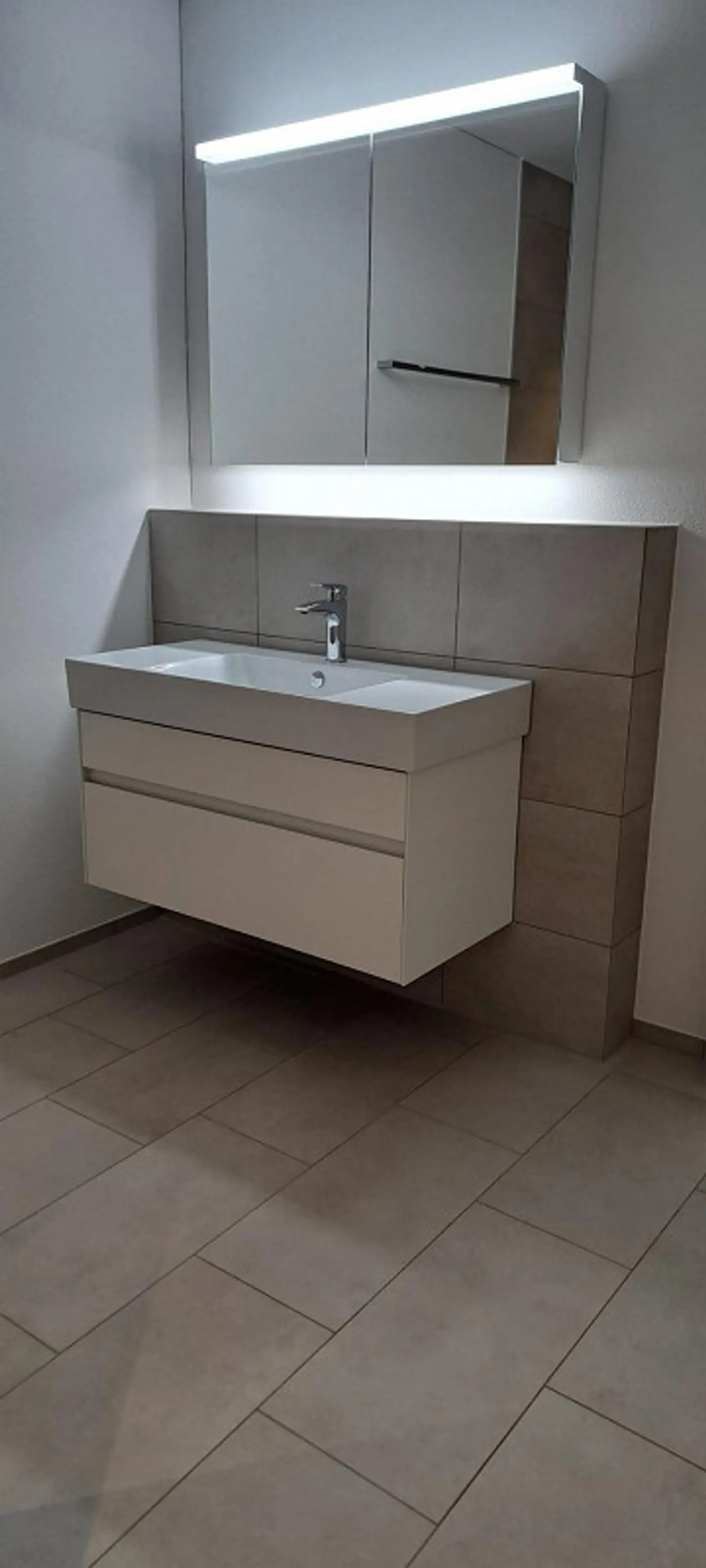 Appartement moderne de 4,5 pièces avec jardin et garage à Emmen - Photo 8 sur 26