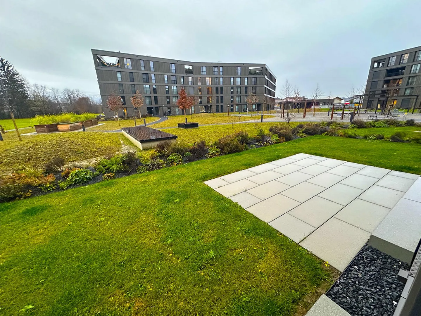 Appartement moderne de 4,5 pièces avec jardin et garage à Emmen - Photo 23 sur 26