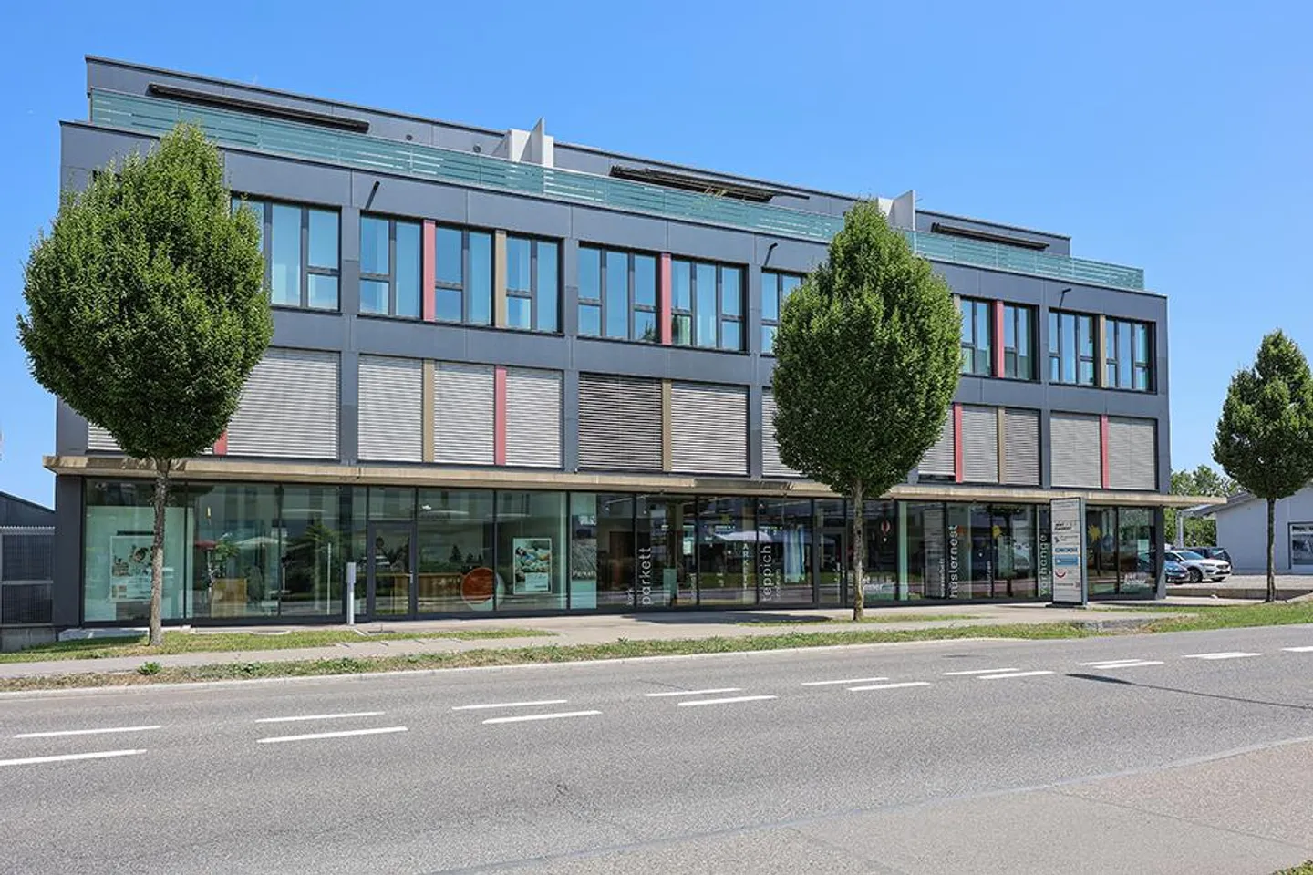 Espace Commercial Moderne dans un Emplacement Central - Photo 1 sur 3