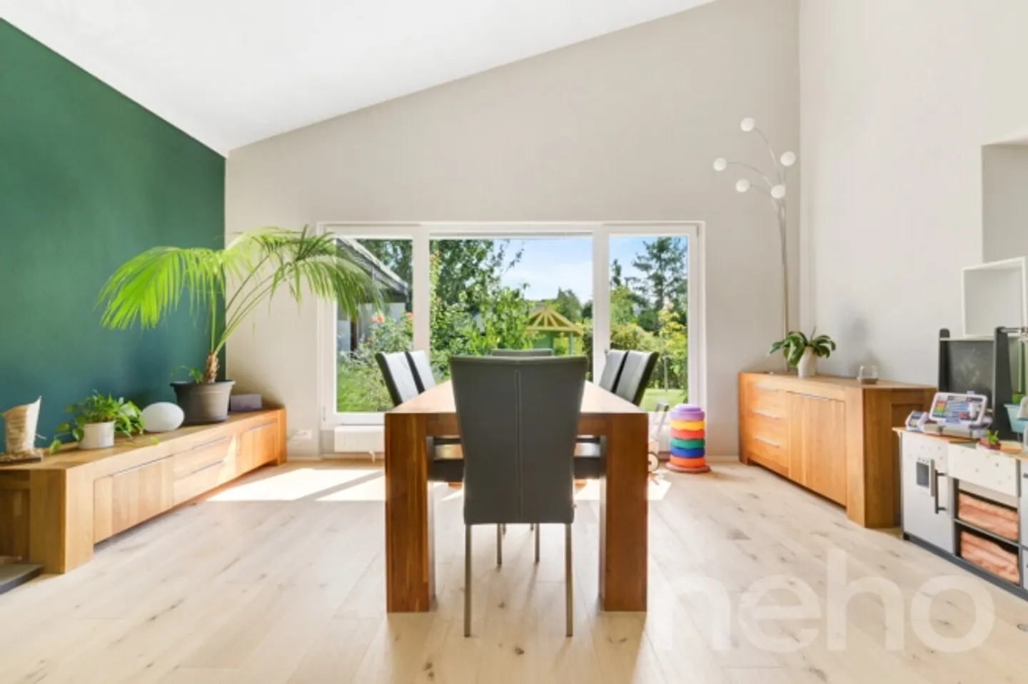 Single-family house with large outdoor area in a preferred location - Photo 12 of 12