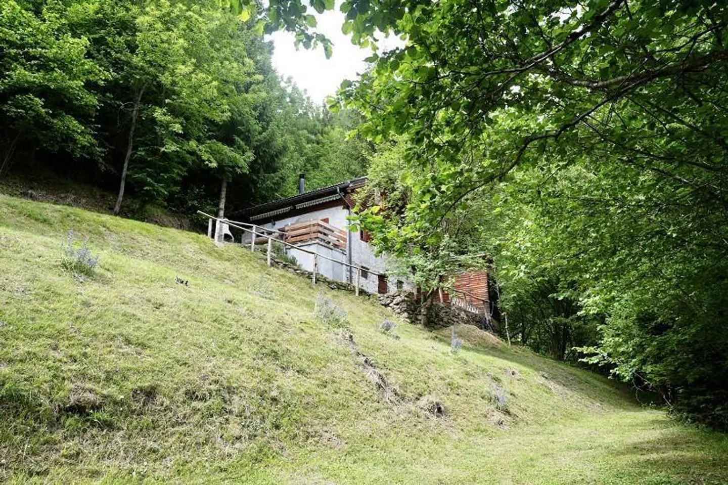 Rustique de 2 pièces dans un emplacement isolé avec vue panoramique et environnement... - Photo 10 sur 12