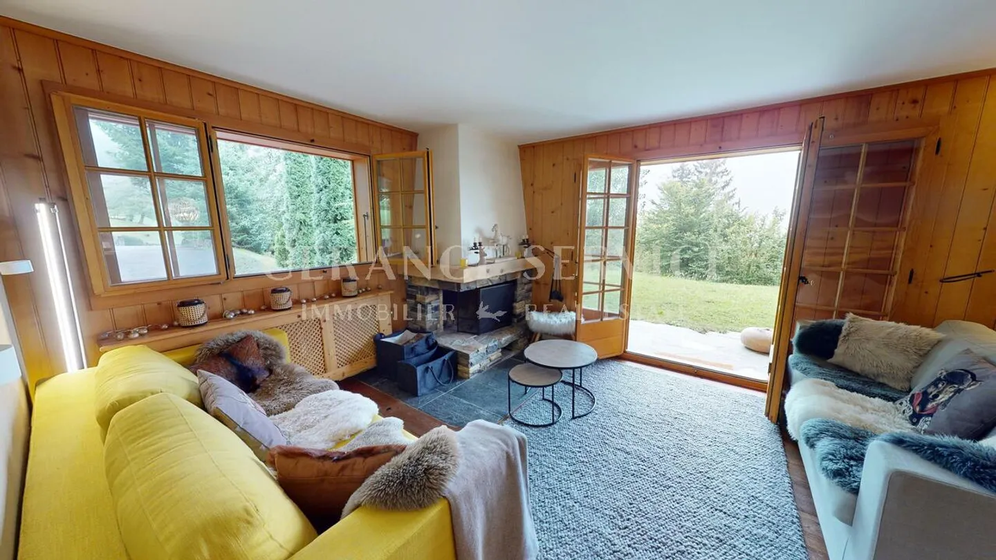 Appartement rénové avec terrasse - Photo 2 sur 15