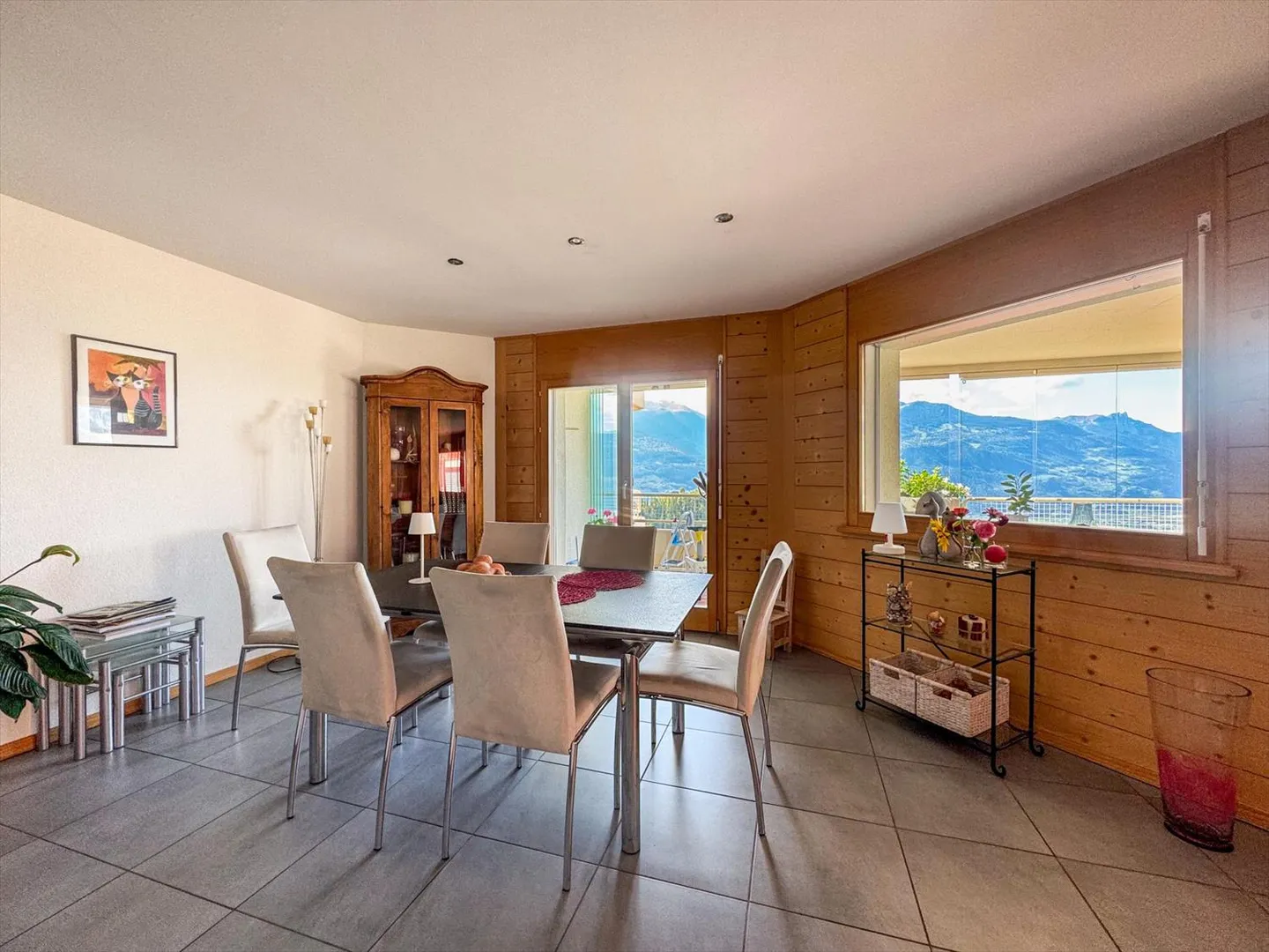 4.5 Room Apartment in Savièse - Panoramic View of the Rhône Valley - Photo 4 of 13