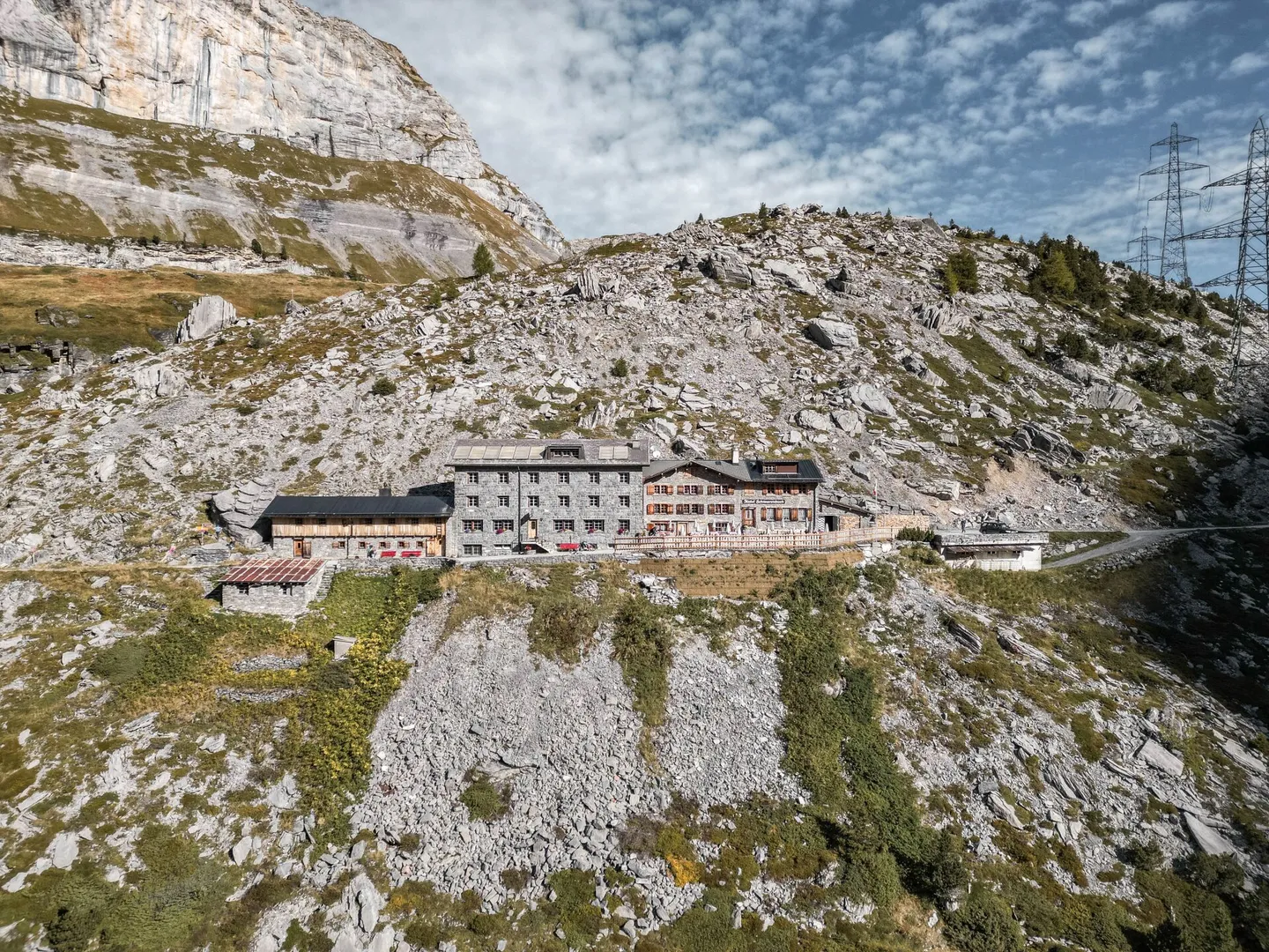 Hotel di montagna storico Schwarenbach in mezzo alle imponenti Alpi bernesi al Gemmipass - Foto 5 di 8