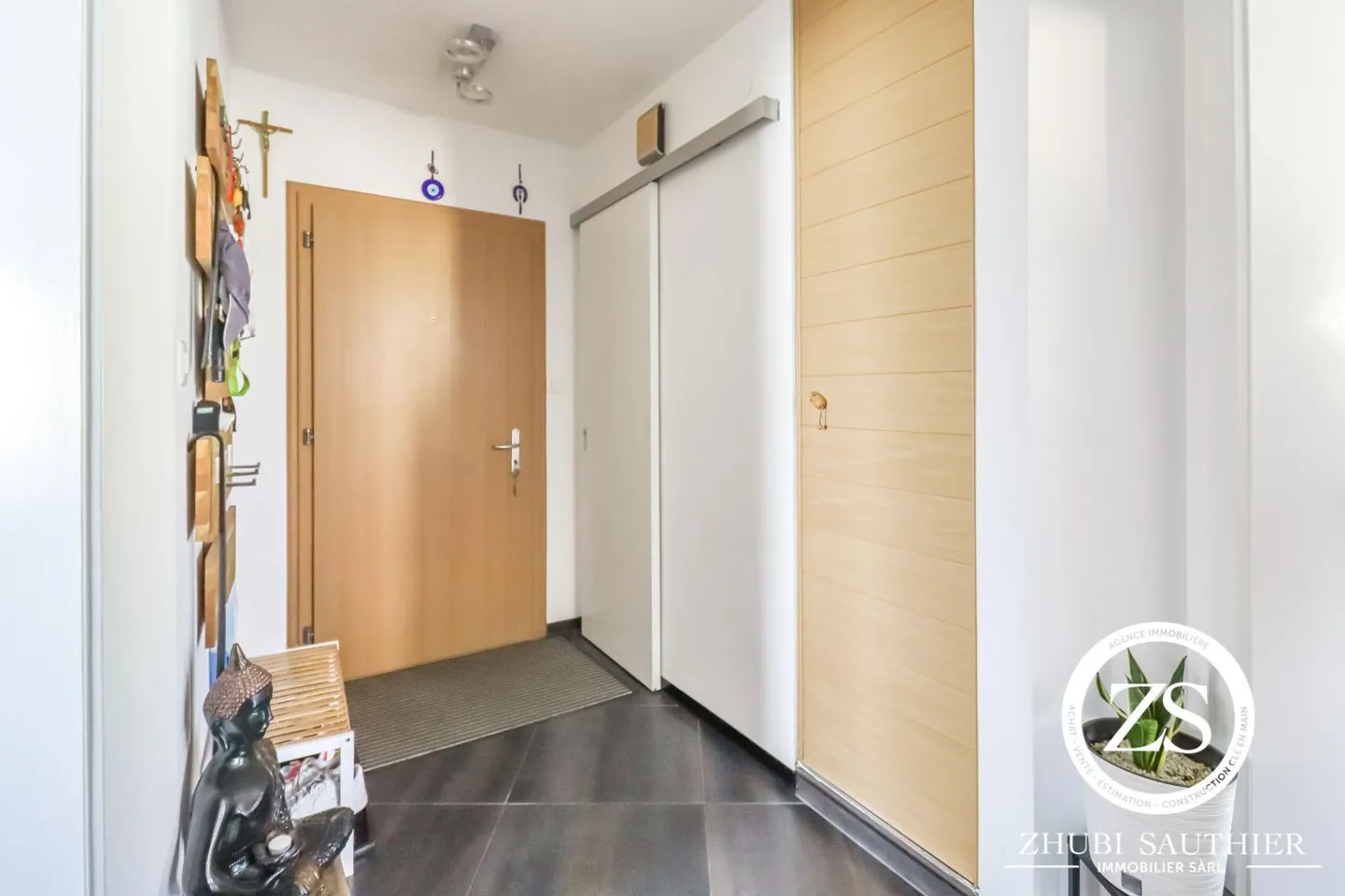 Renovated 4-room apartment in St-Pierre-de-Clages - Photo 3 of 14
