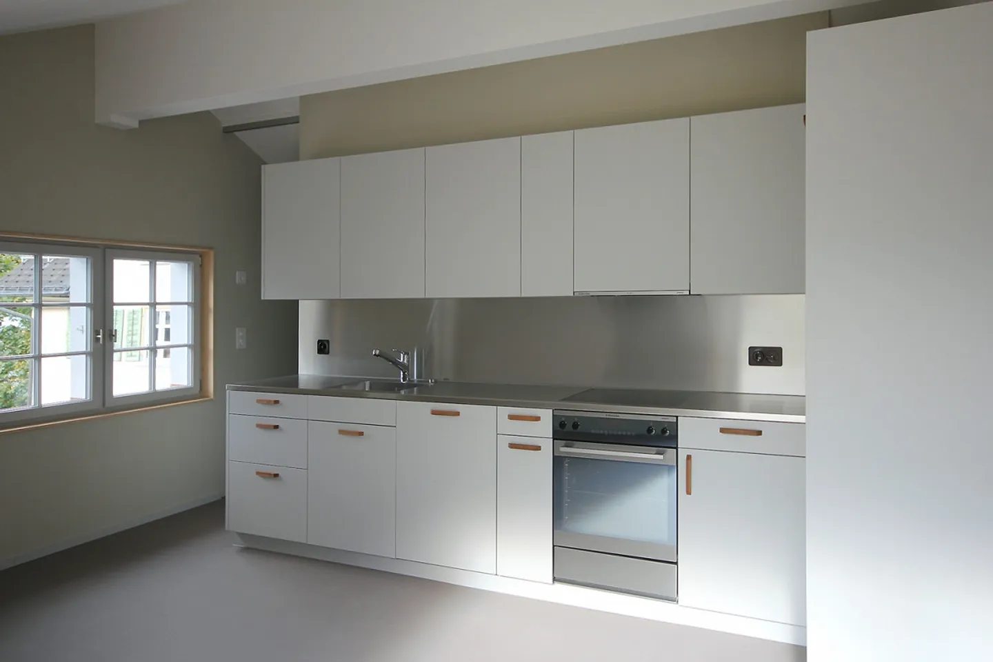 Traumhafte Dachwohnung in total saniertem Altbau - Foto 4 von 13