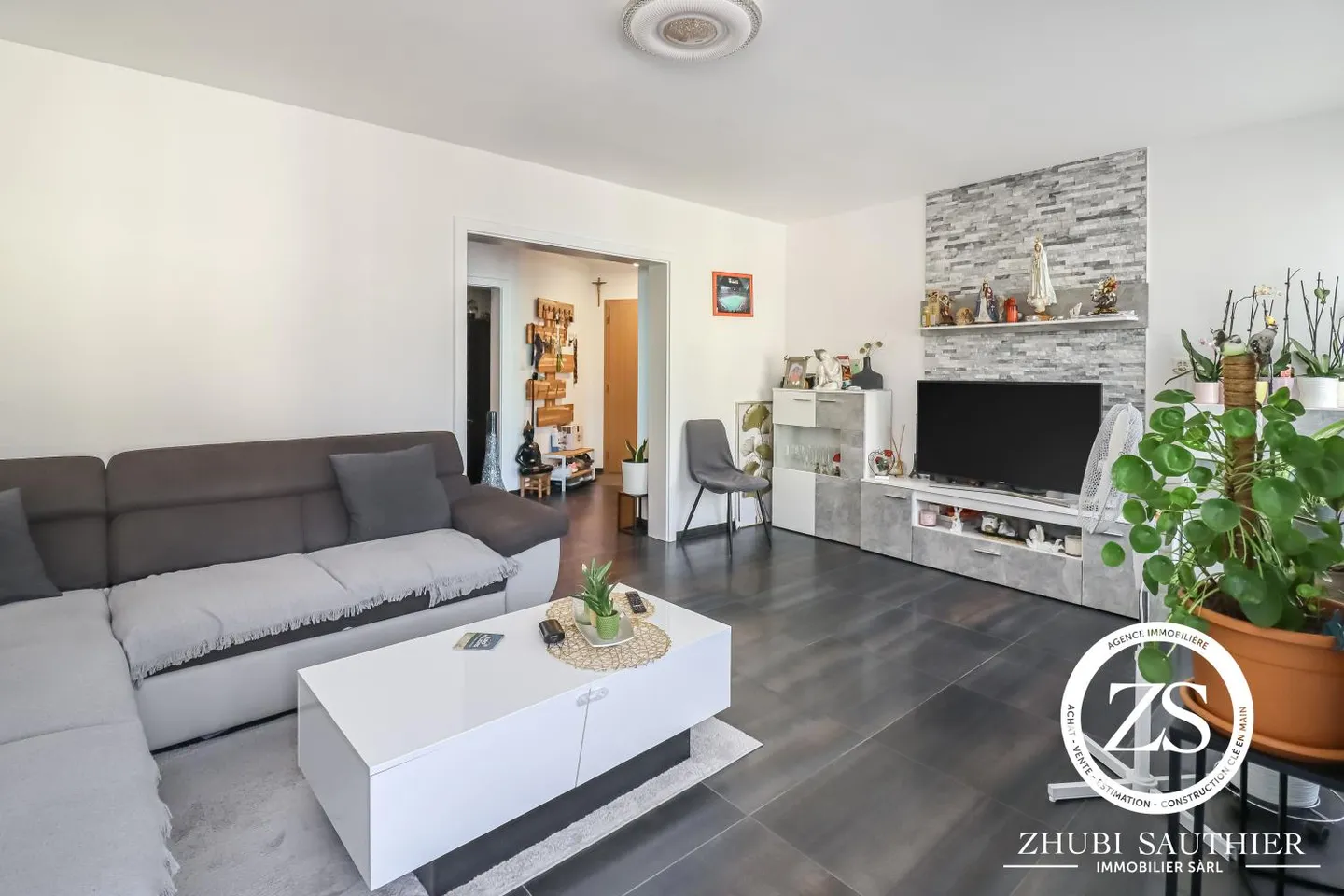 Renovated 4-room apartment in St-Pierre-de-Clages - Photo 5 of 14