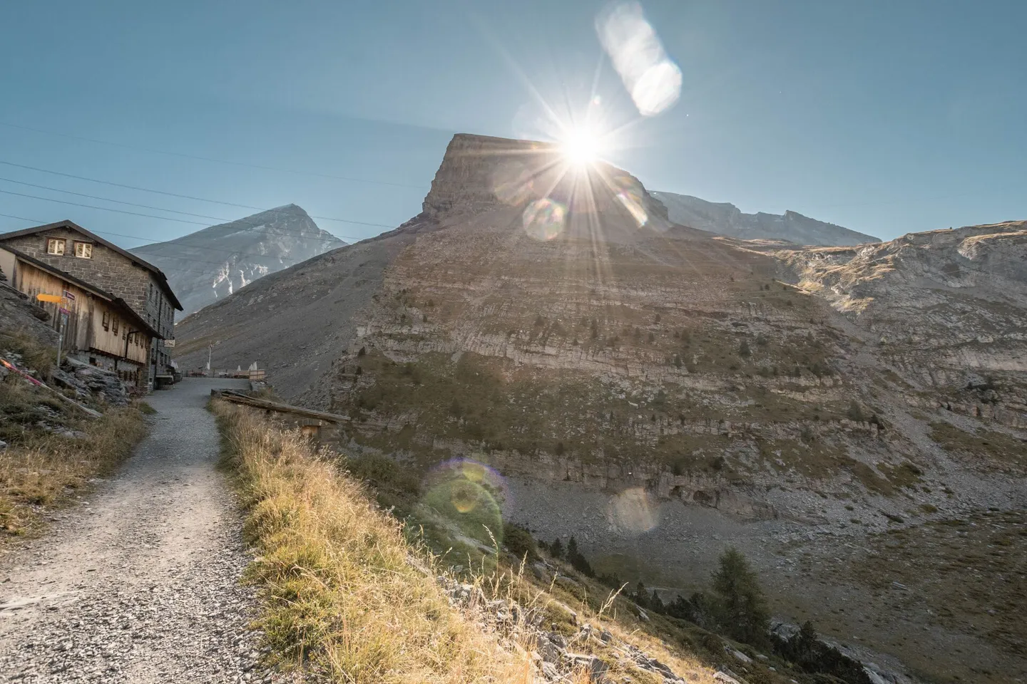 Hotel di montagna storico Schwarenbach in mezzo alle imponenti Alpi bernesi al Gemmipass - Foto 4 di 8