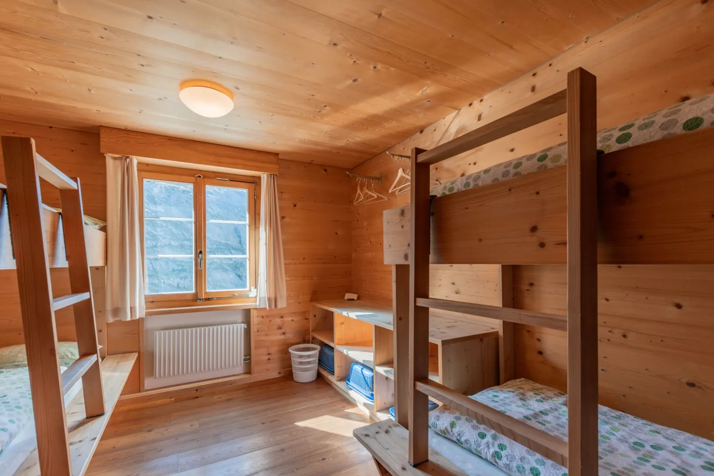 Hotel di montagna storico Schwarenbach in mezzo alle imponenti Alpi bernesi al Gemmipass - Foto 7 di 8