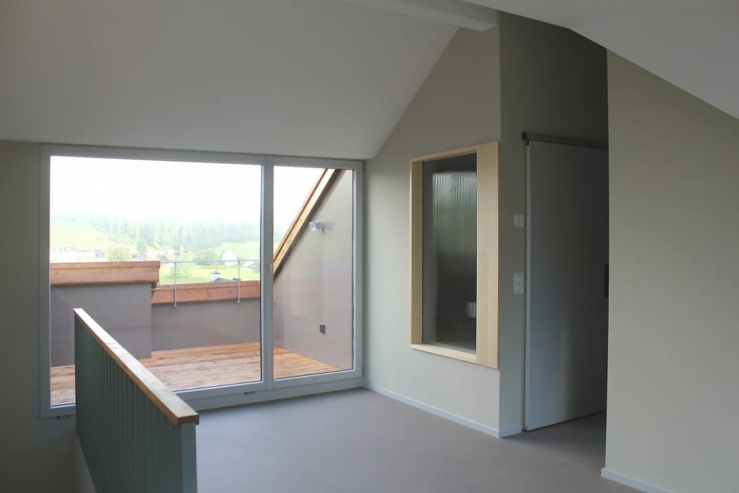 Traumhafte Dachwohnung in total saniertem Altbau - Foto 7 von 13