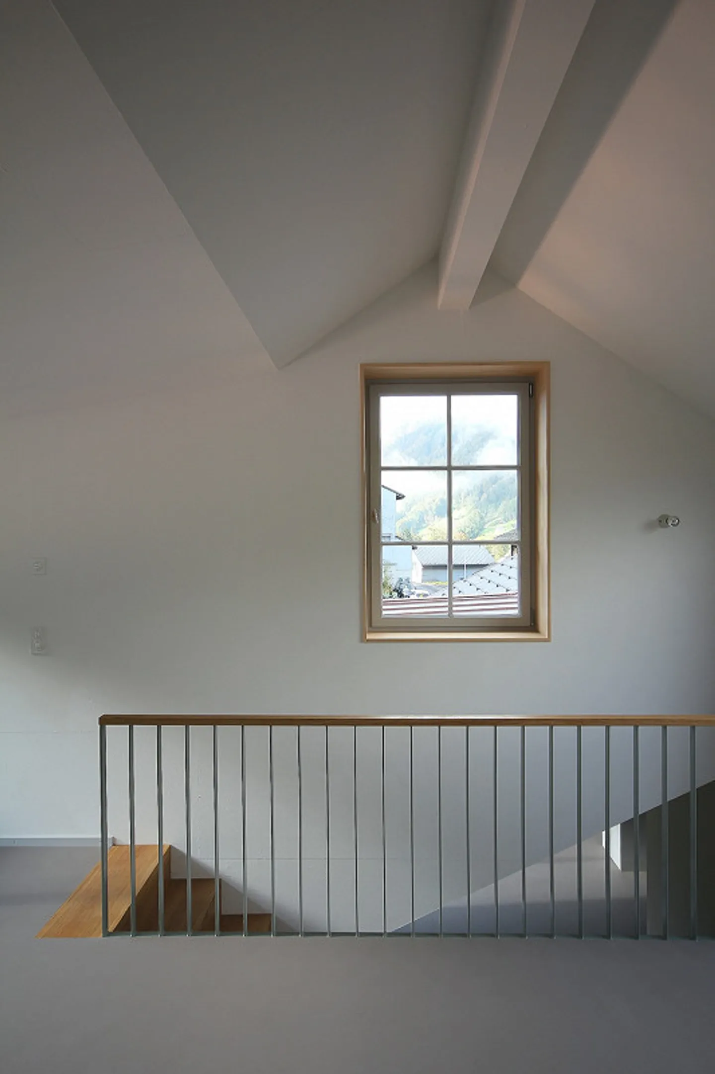 Traumhafte Dachwohnung in total saniertem Altbau - Foto 8 von 13