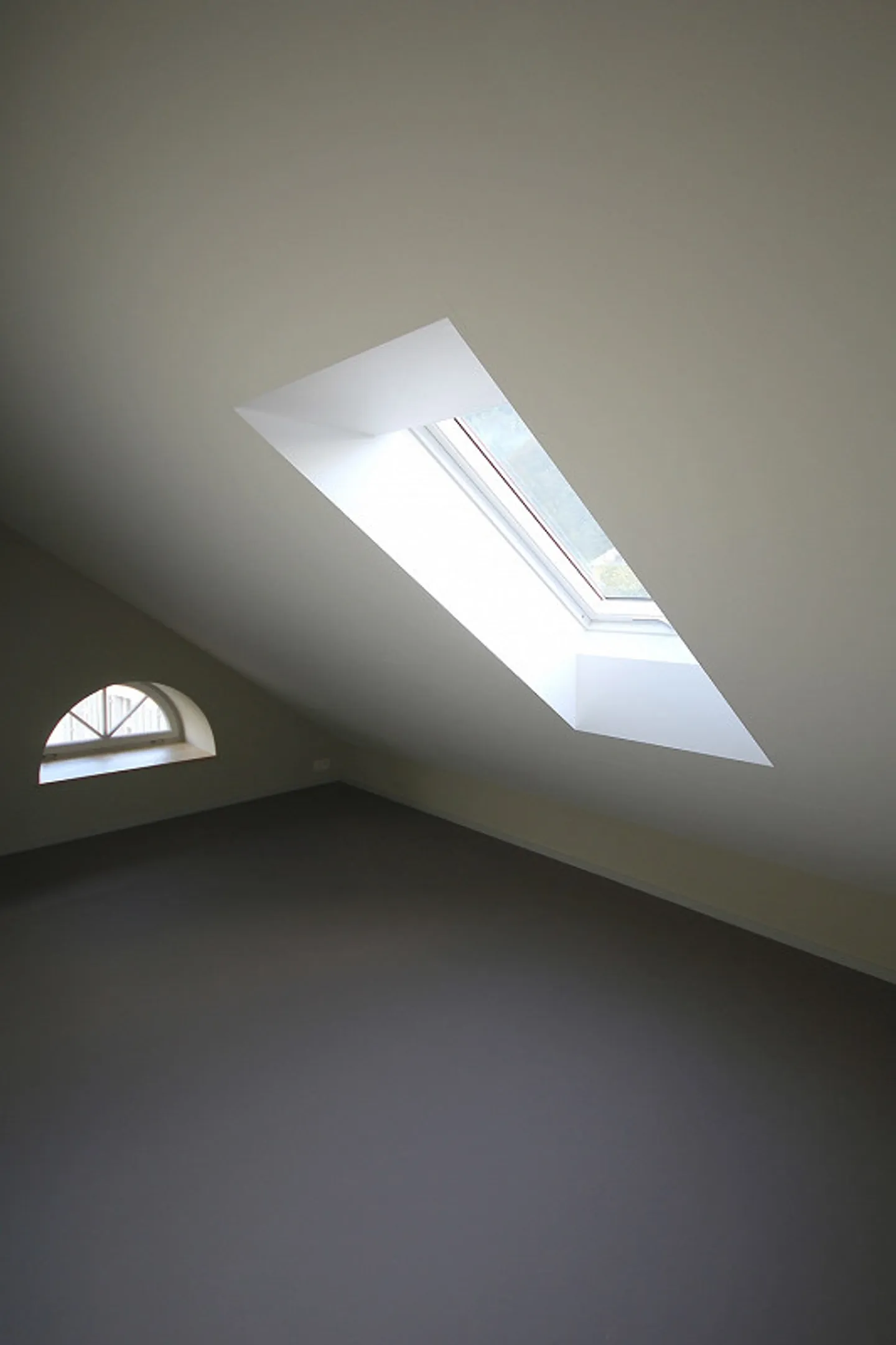 Traumhafte Dachwohnung in total saniertem Altbau - Foto 10 von 13