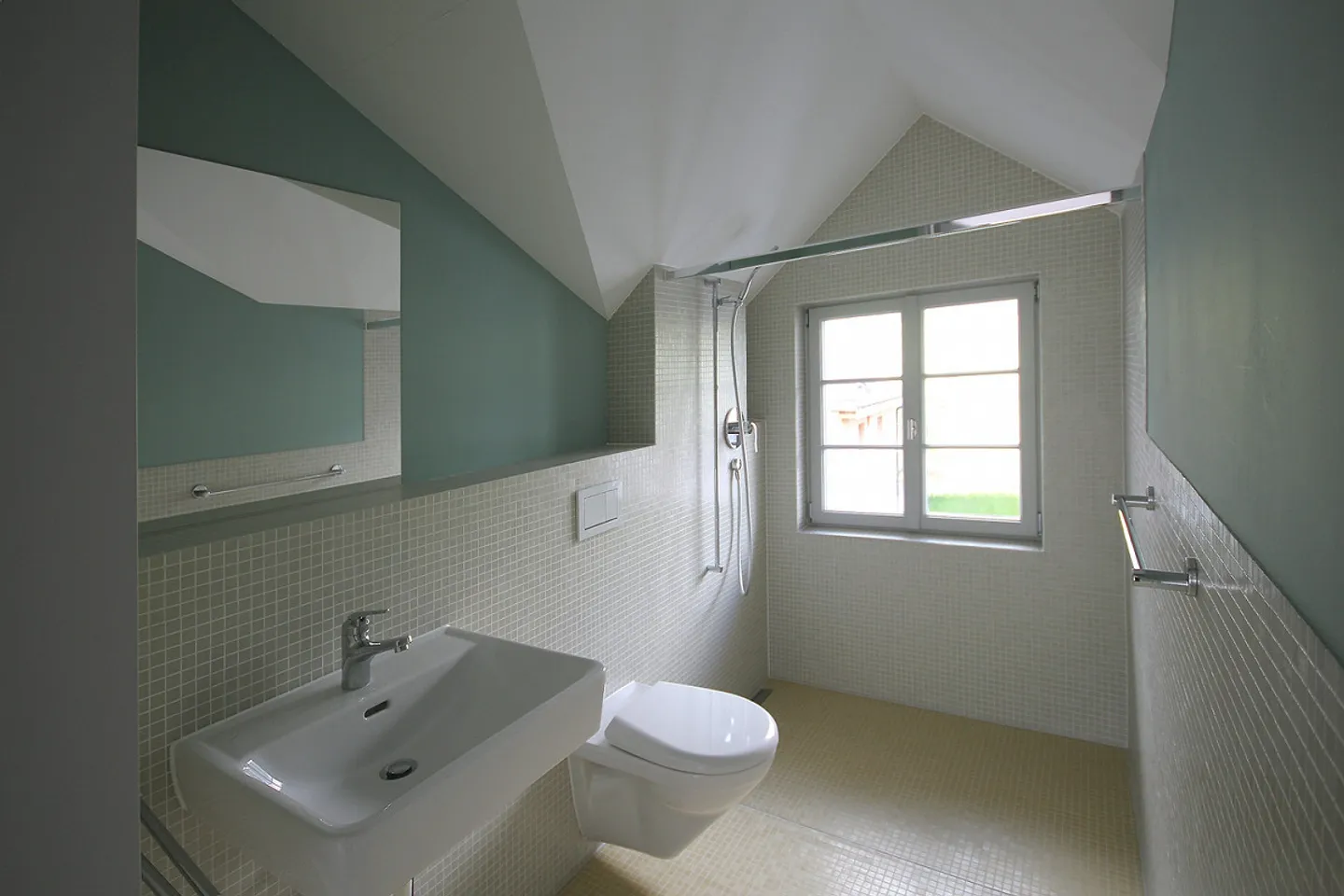 Traumhafte Dachwohnung in total saniertem Altbau - Foto 11 von 13