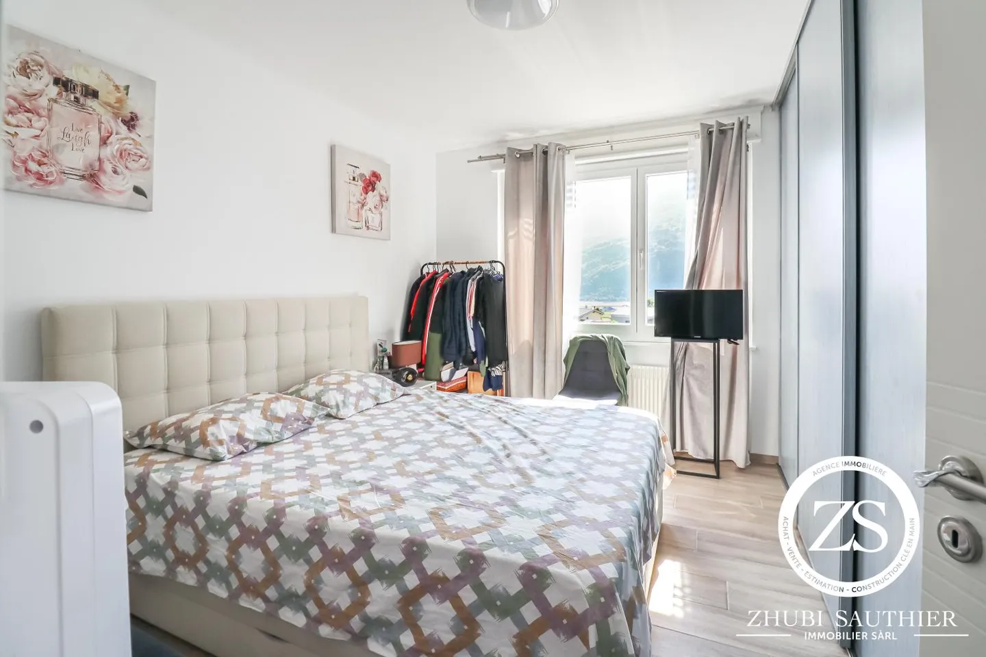 Renovated 4-room apartment in St-Pierre-de-Clages - Photo 7 of 14
