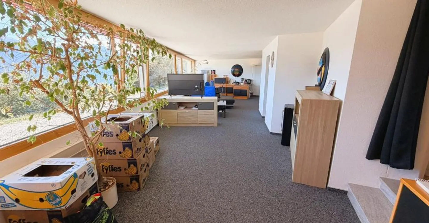 MAGNIFIKANTER LOFT MIT 2,5 ZIMMERN - SEHR GERÄUMIG UND SEHR HELL - WUNDERSCHÖNER BLICK - RUHIGE LAGE - GUT GELEGEN - Foto 2 von 17