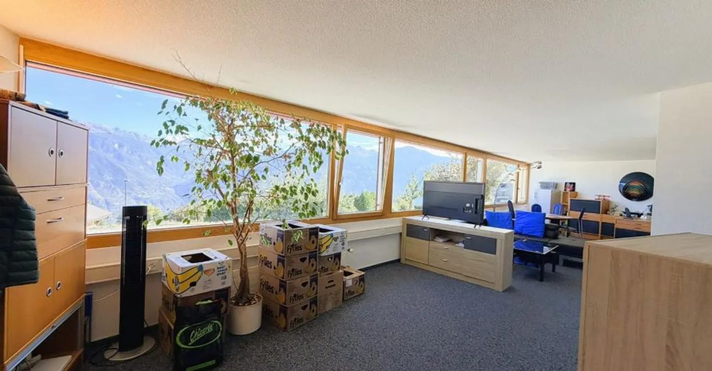 MAGNIFIKANTER LOFT MIT 2,5 ZIMMERN - SEHR GERÄUMIG UND SEHR HELL - WUNDERSCHÖNER BLICK - RUHIGE LAGE - GUT GELEGEN - Foto 3 von 17