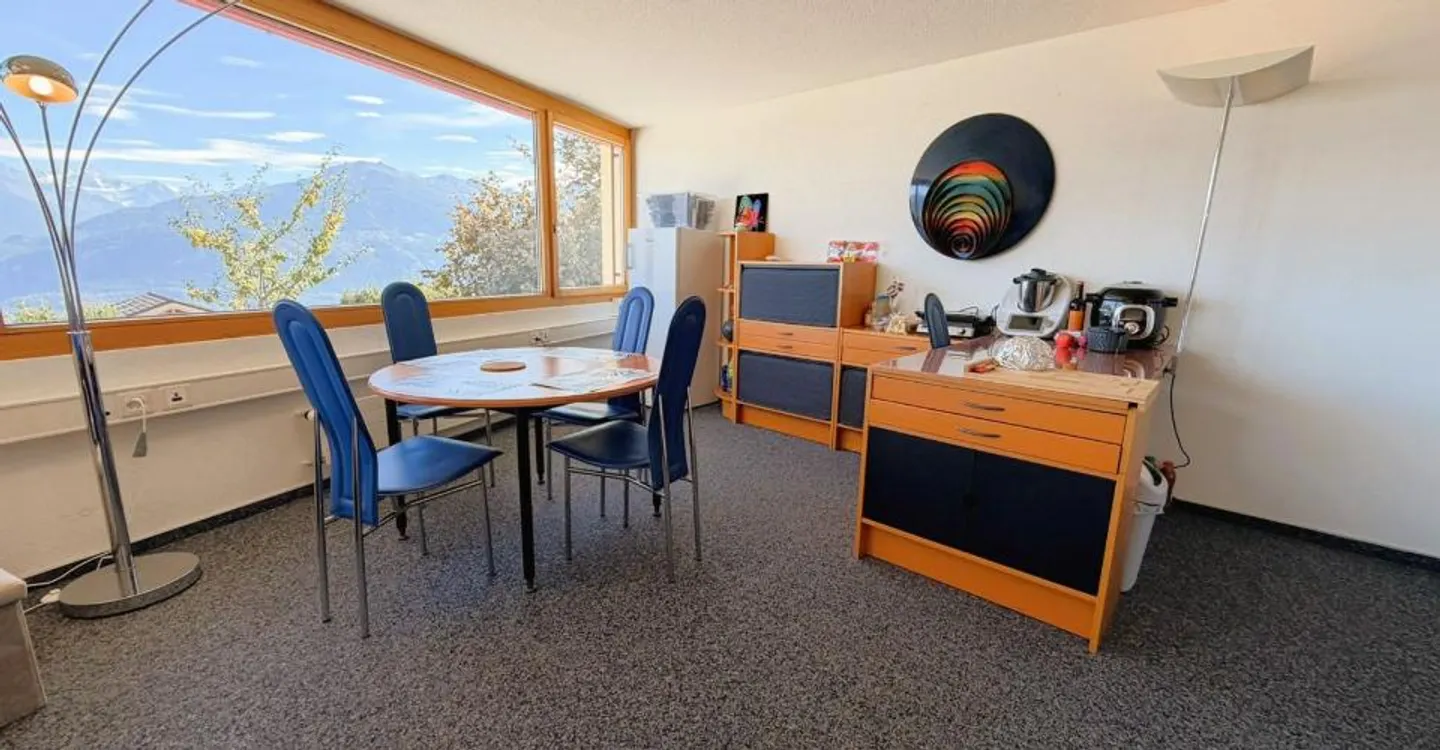 MAGNIFIKANTER LOFT MIT 2,5 ZIMMERN - SEHR GERÄUMIG UND SEHR HELL - WUNDERSCHÖNER BLICK - RUHIGE LAGE - GUT GELEGEN - Foto 6 von 17