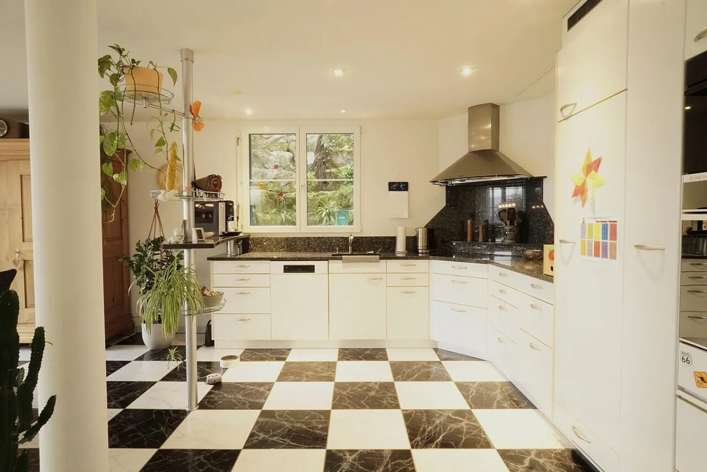 Casa familiare bifamiliare con studio; molto spazio per vivere - Foto 4 di 17