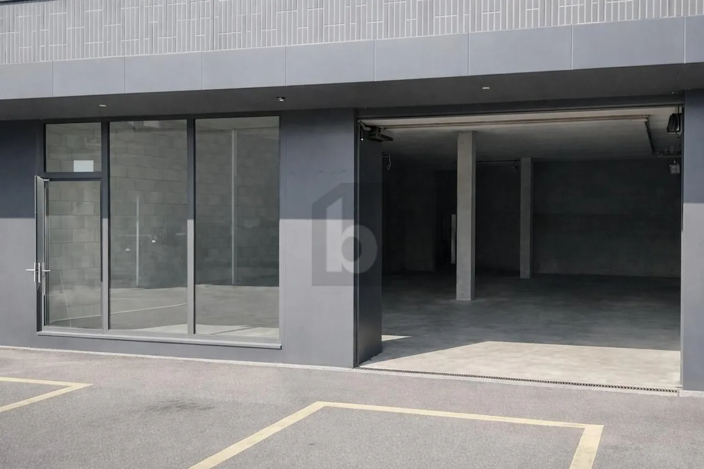 SPACIOUS, PRACTICAL & CENTRAL - Photo 2 of 6