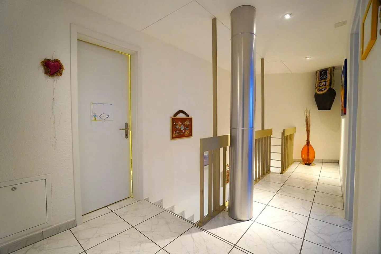 Casa familiare bifamiliare con studio; molto spazio per vivere - Foto 9 di 17