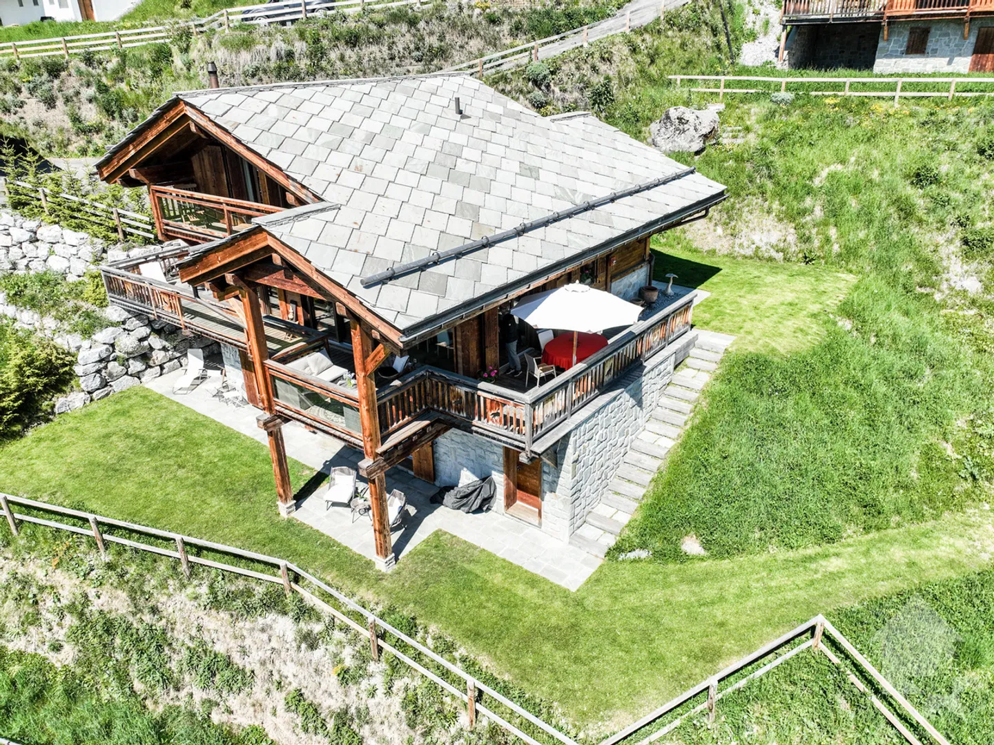 Magnifico chalet recente di alta classe - Foto 3 di 47