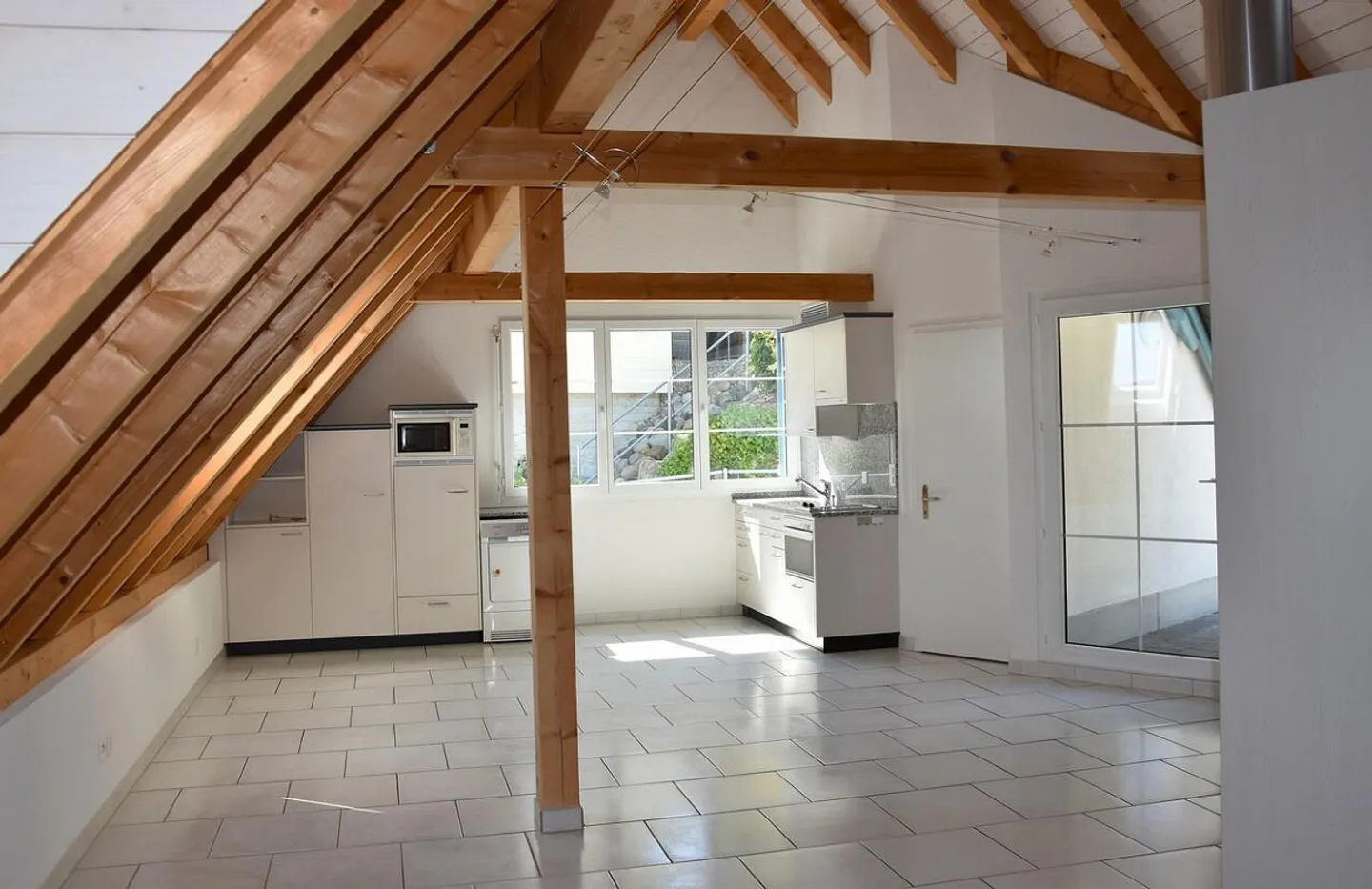 Casa familiare bifamiliare con studio; molto spazio per vivere - Foto 12 di 17