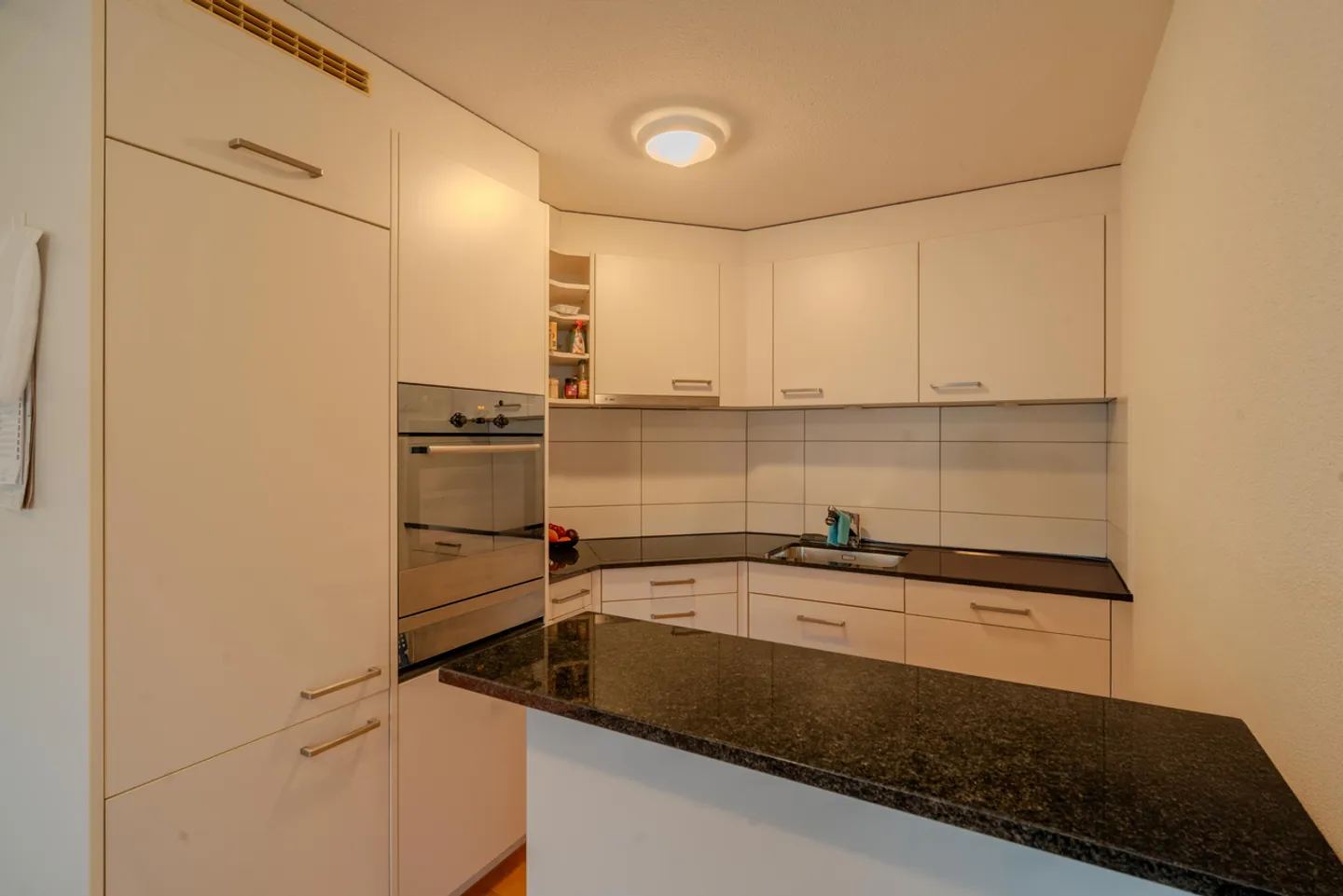 Attractive 3.5-room apartment in a central location - Photo 4 of 8