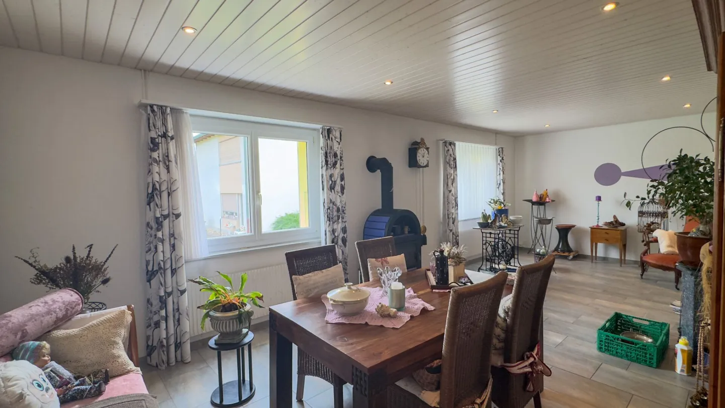 Renovated single-family home with large plot - Photo 4 of 16