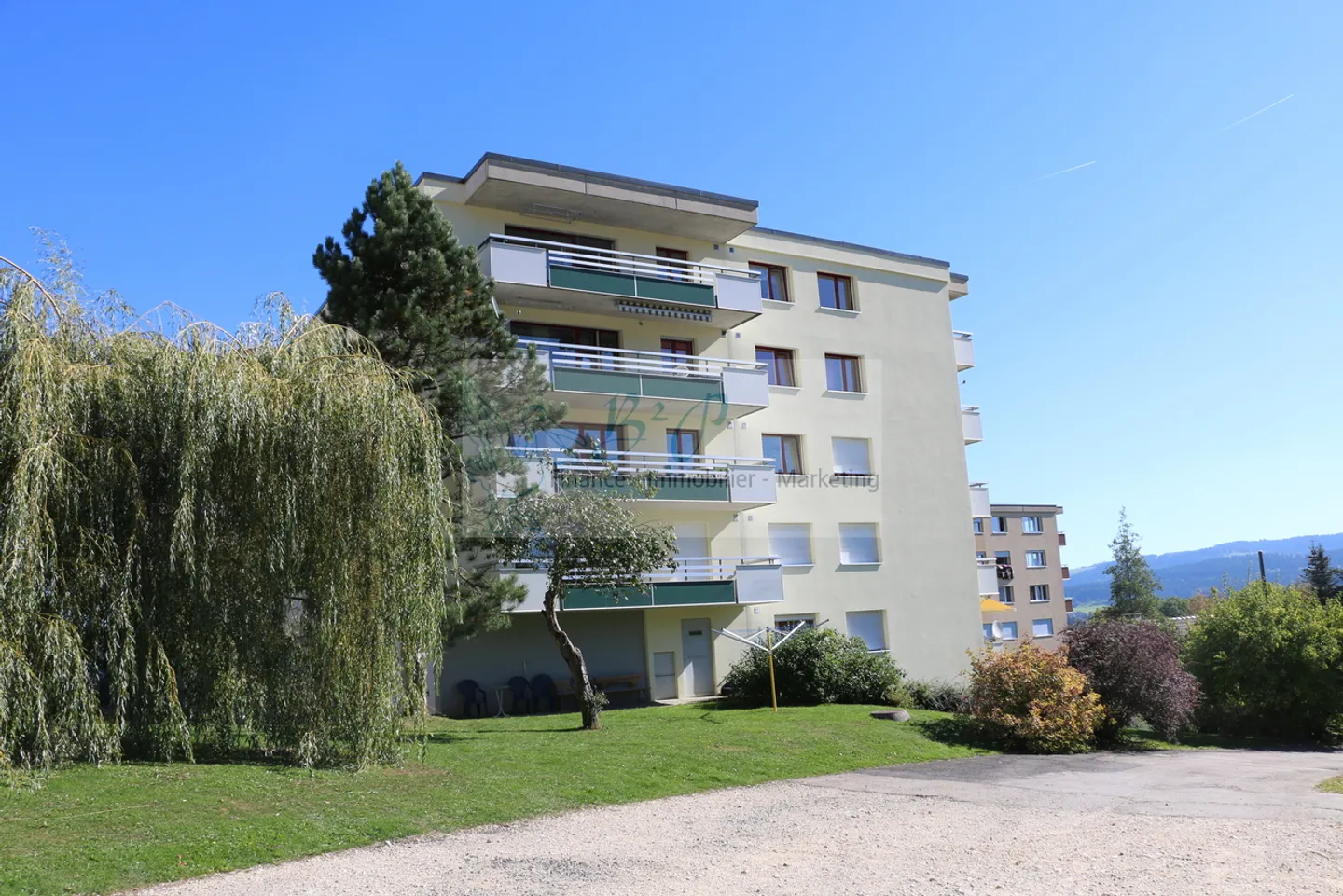 Grand appartement avec terrasse - Photo 1 sur 13