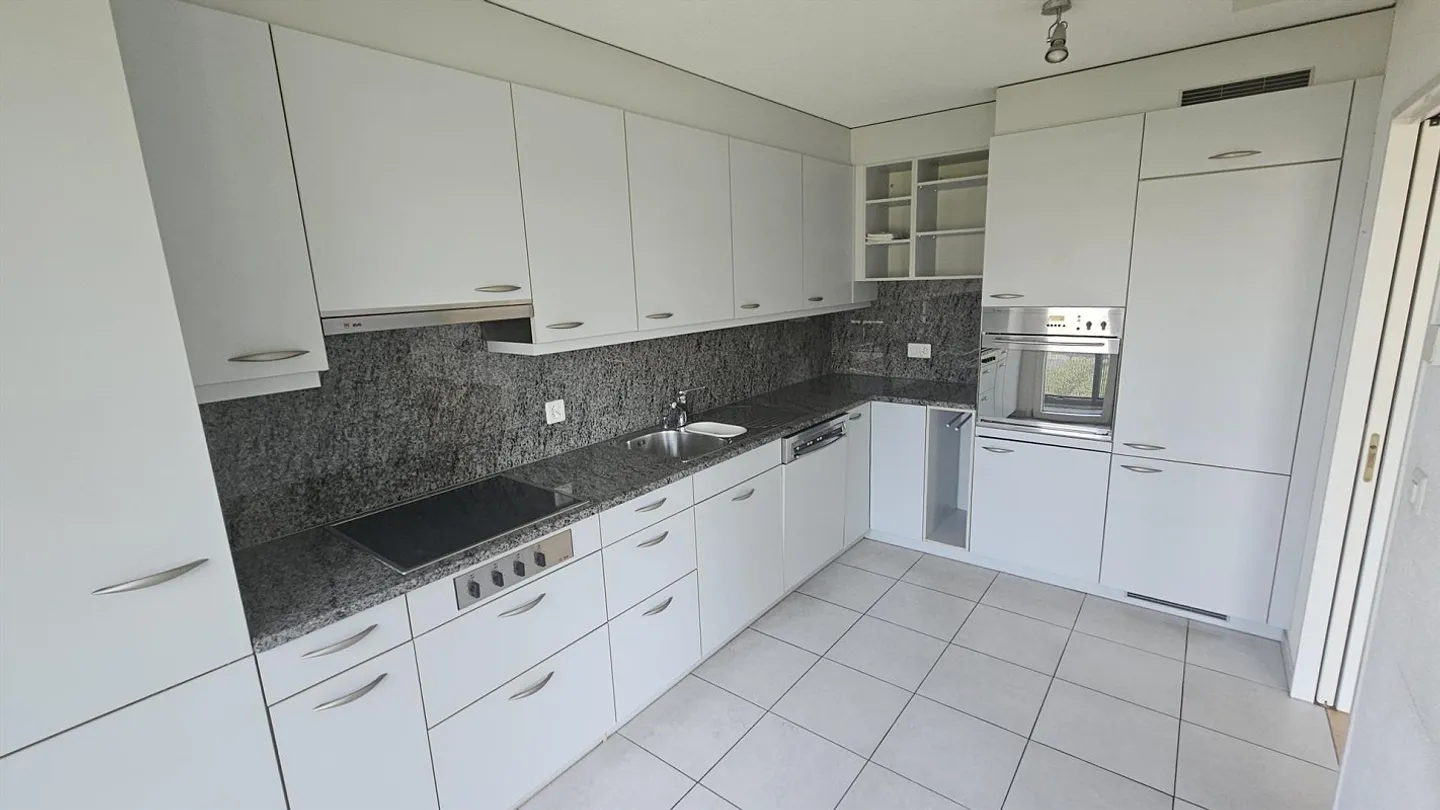 4 1/2-room apartment in a central and child-friendly environment - Photo 2 of 7