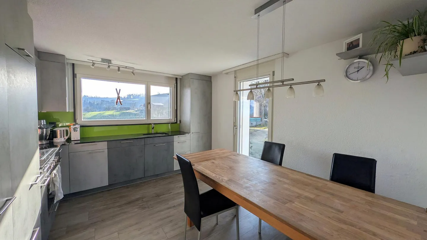 Appartement de 5,5 pièces sur une ferme avec vue sur la chaîne de Pilatus - Photo 5 sur 12