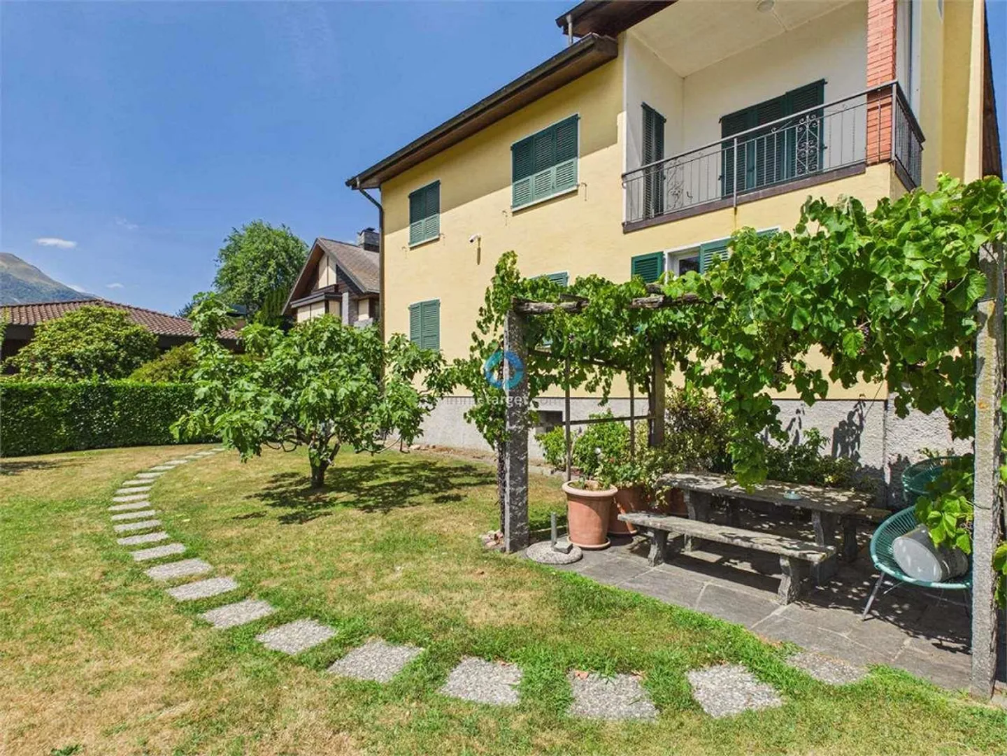 Duplex da ristrutturare con giardino - Foto 3 di 12