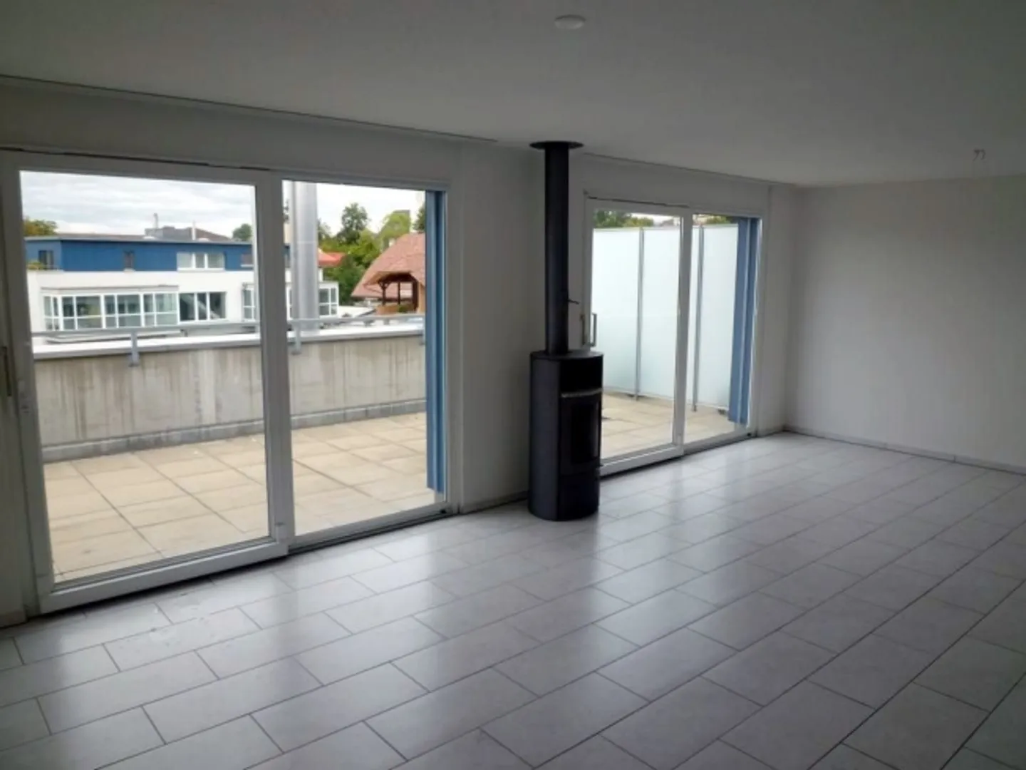 Appartamento attico moderno di 5,5 stanze a Bolligen - Foto 3 di 9