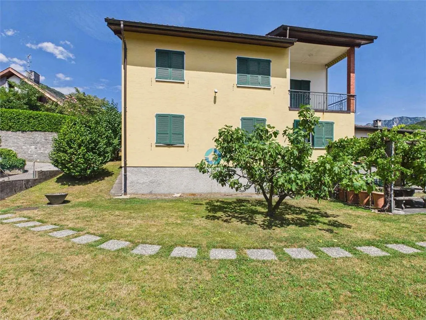 Duplex da ristrutturare con giardino - Foto 7 di 12