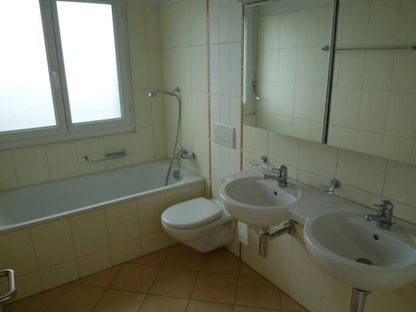 Appartamento attico moderno di 5,5 stanze a Bolligen - Foto 8 di 9