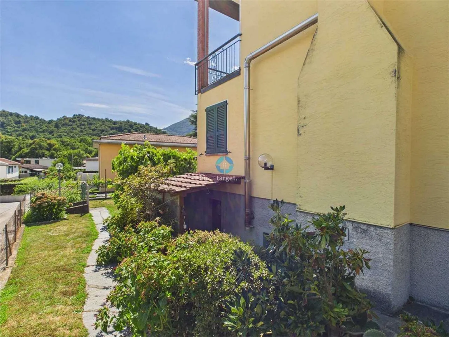 Duplex da ristrutturare con giardino - Foto 10 di 12