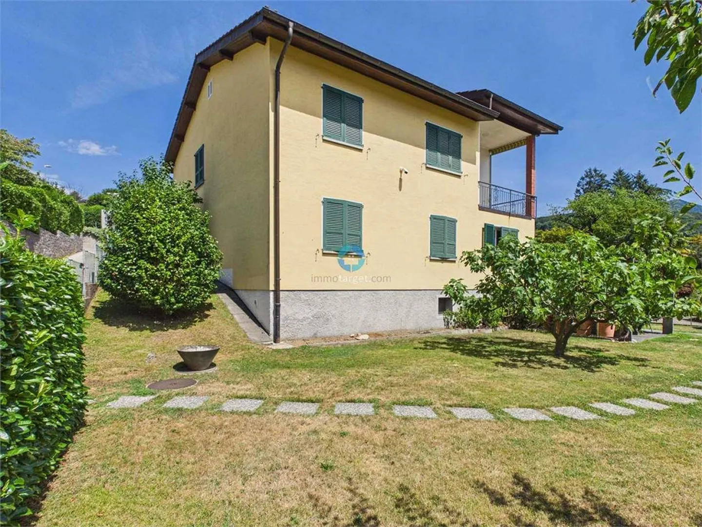 Duplex da ristrutturare con giardino - Foto 8 di 12