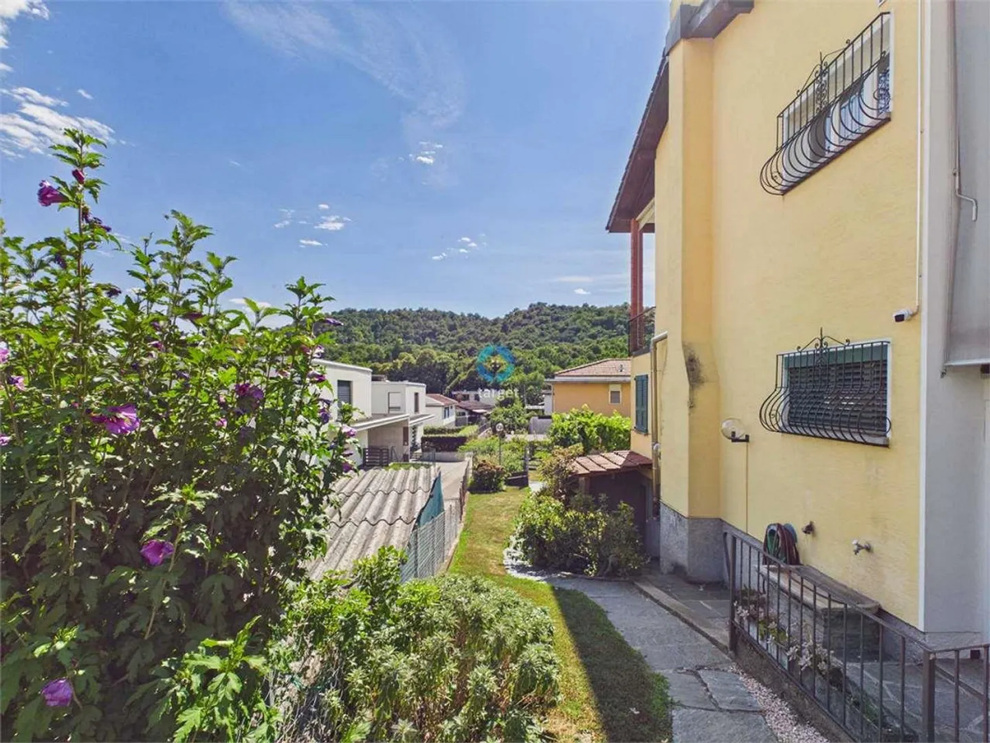 Duplex da ristrutturare con giardino - Foto 9 di 12