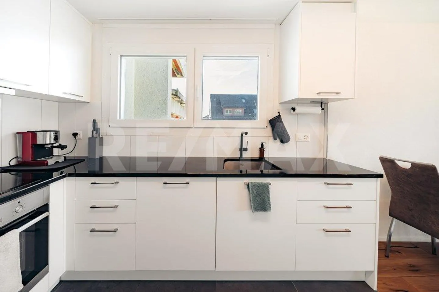 Modern & Bright Living - Photo 3 of 13